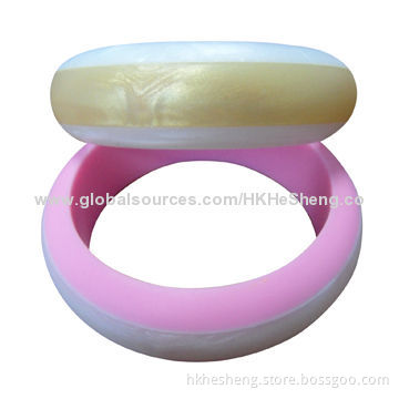 2014 ingenious charming food-grade silicone bracelets, non-toxic and BPA-free